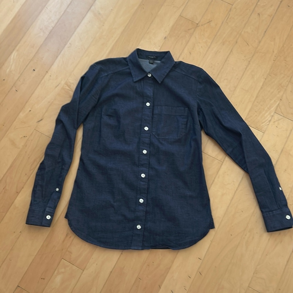 Ann Taylor: classic light weight denim dress shirt